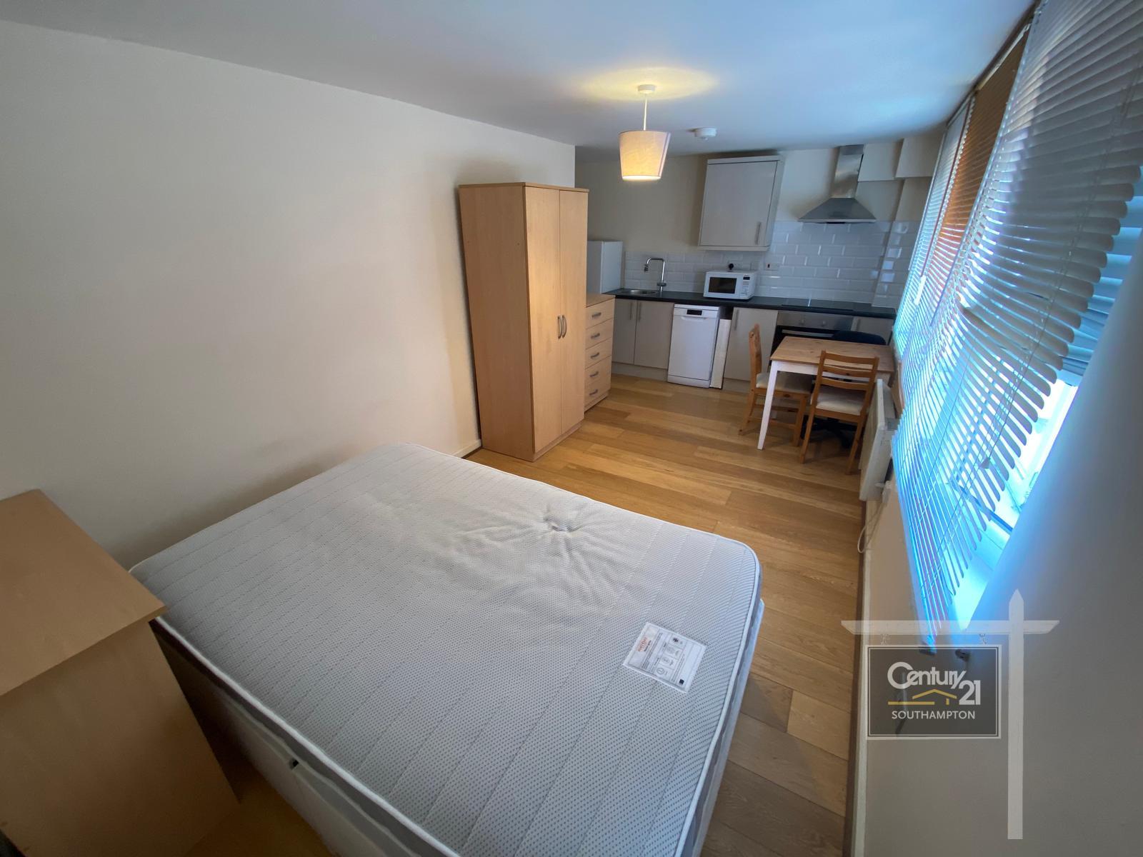 Flat Portswood Road in Southampton