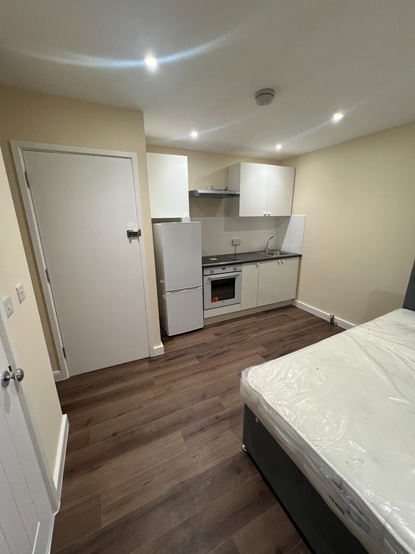 Flat Halsway in London