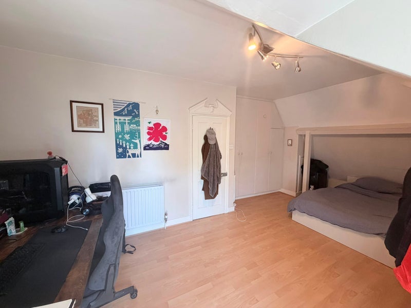 Room Coopers Lane in Greater London