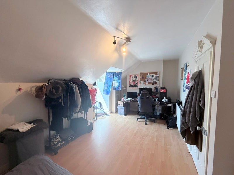 Room Coopers Lane in Greater London