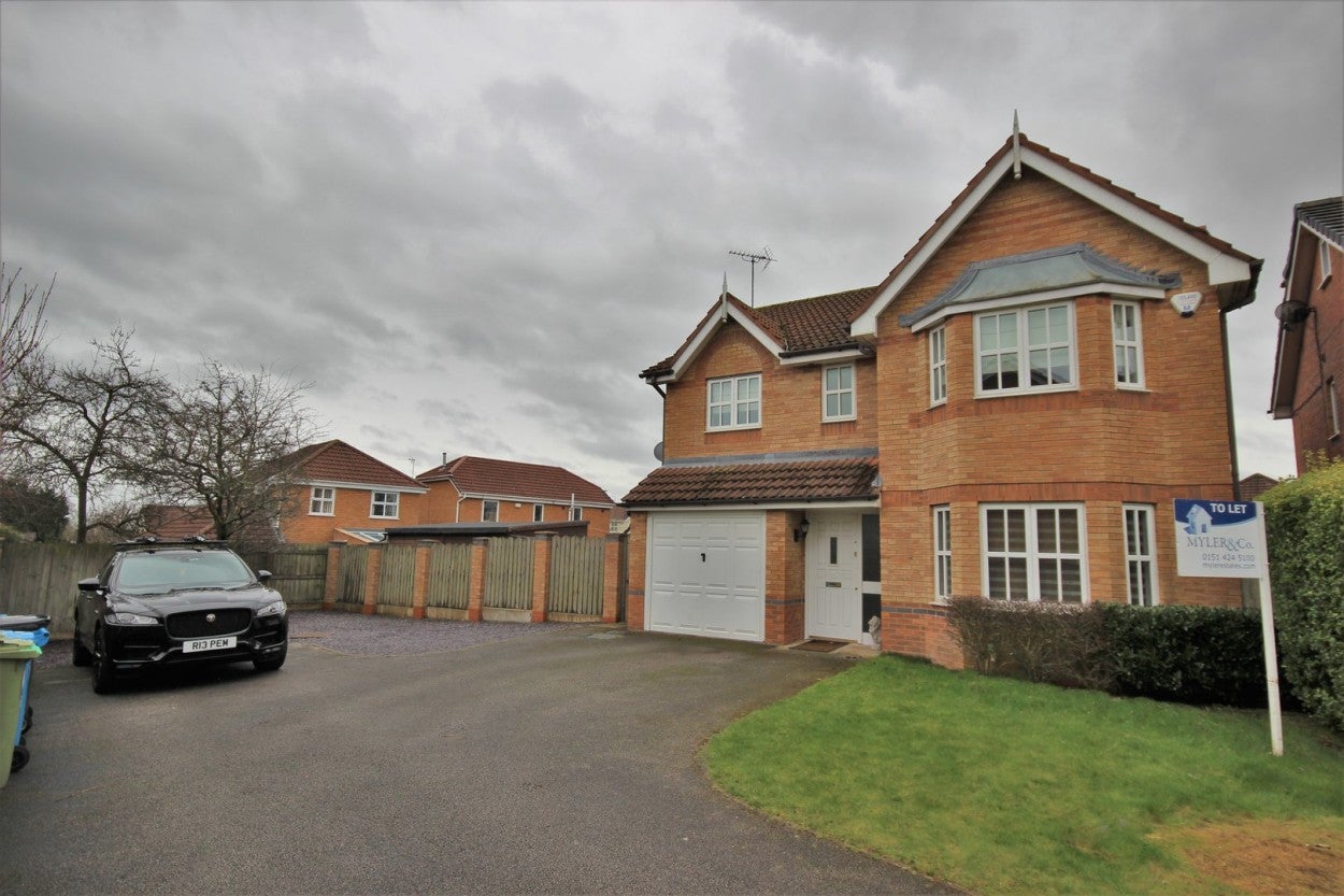 House Beckenham Close in Widnes