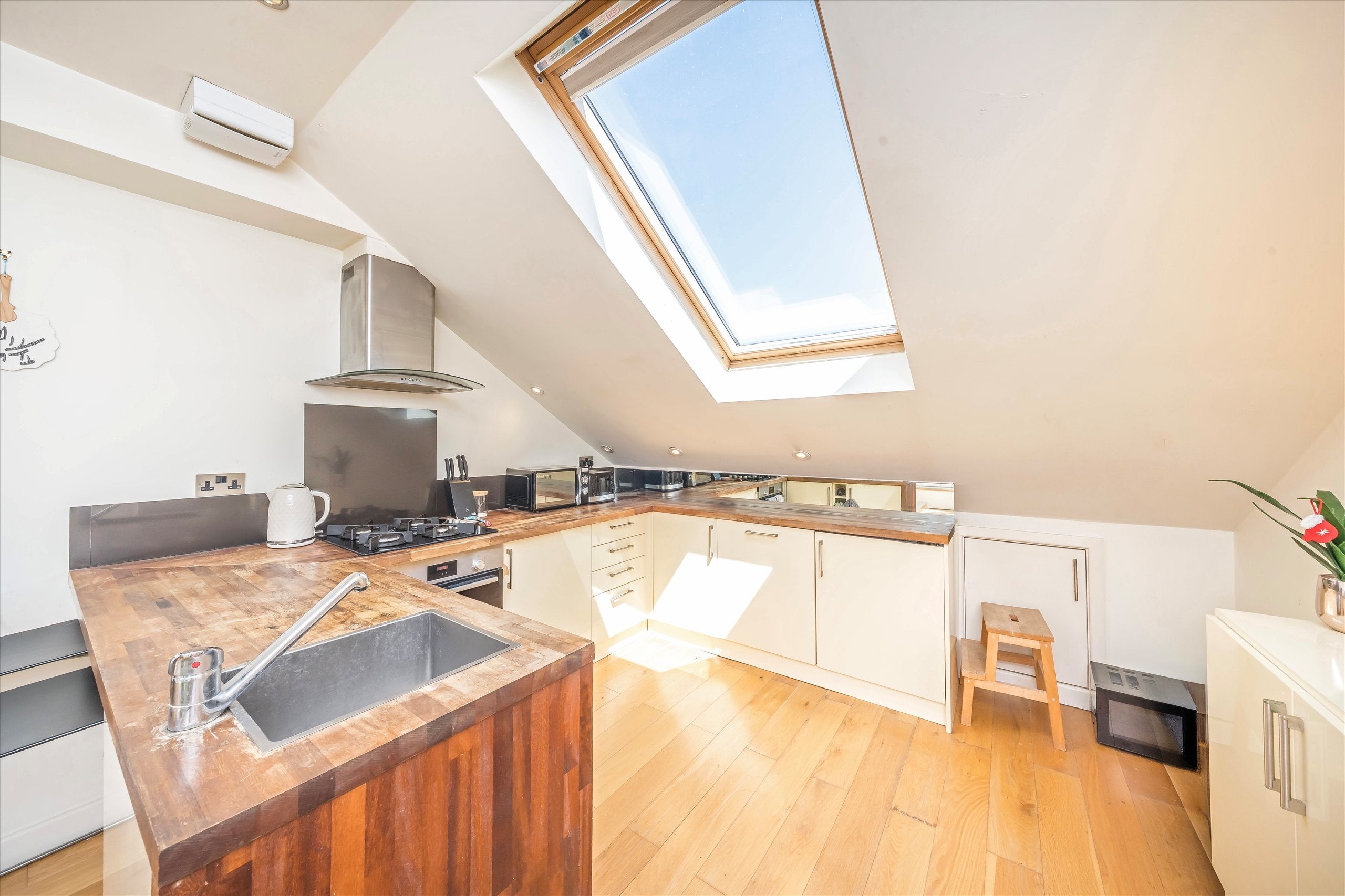 Flat Netherford Road in Greater London