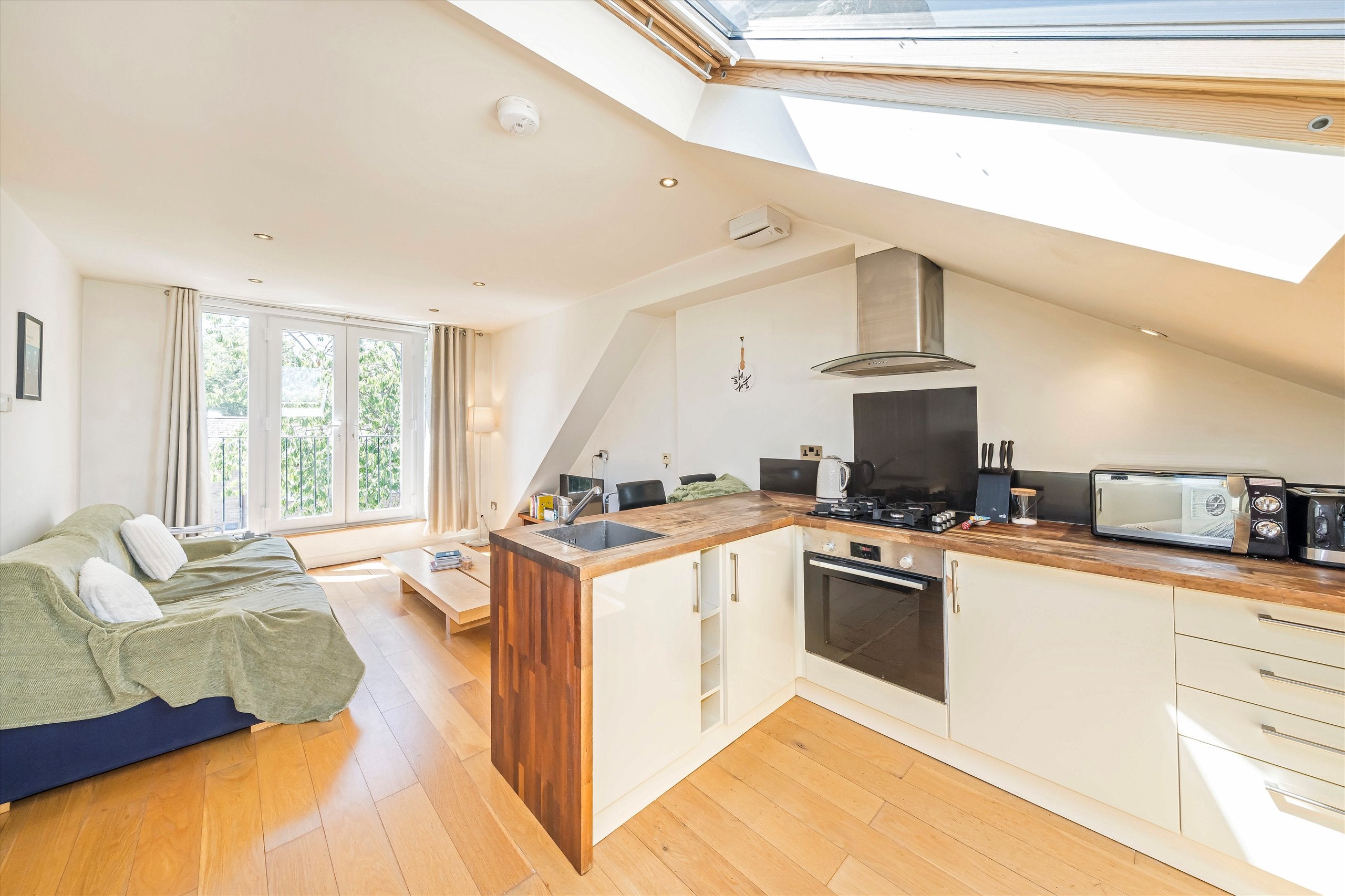 Flat Netherford Road in Greater London