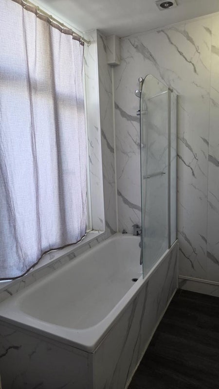 Room Brigstock Road in Greater London