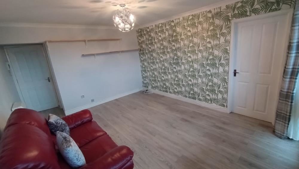 Flat Henfield Road in Upper Beeding