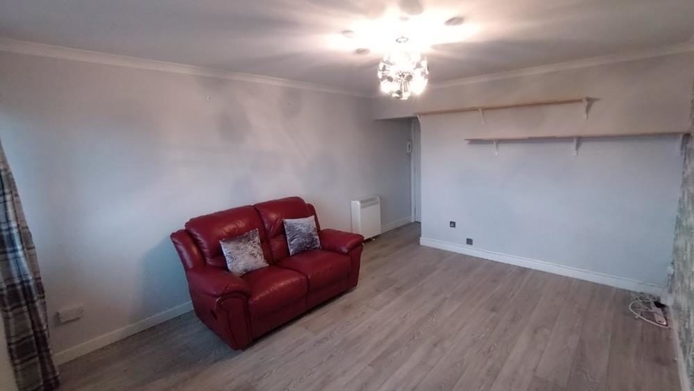 Flat Henfield Road in Upper Beeding