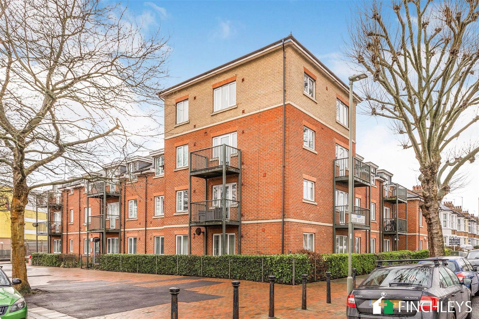 Flat North Circular Road in Greater London