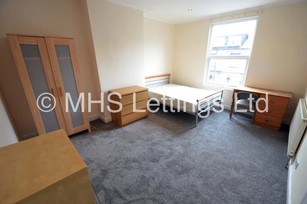 Flat Bankfield Road in Leeds