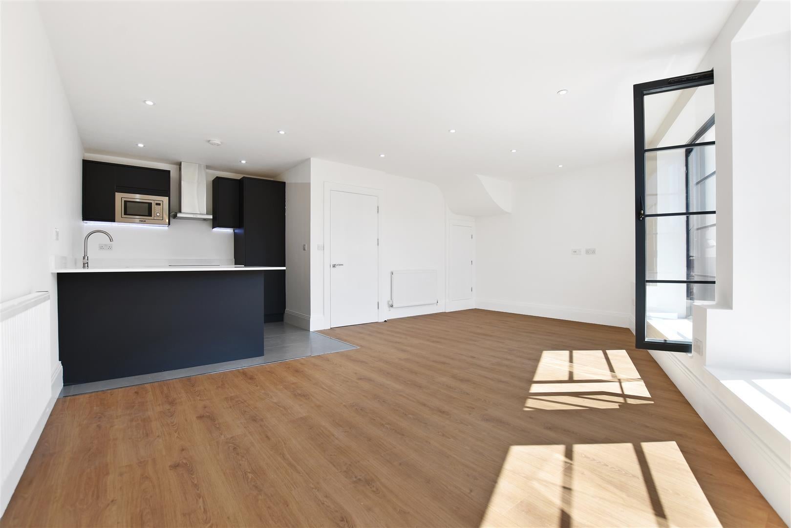 Flat Albion Road in Greater London