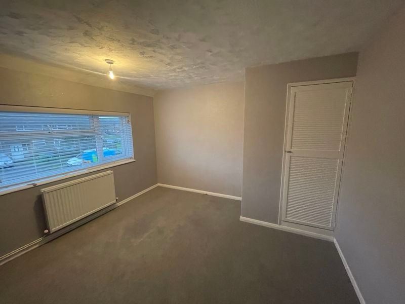 Flat Loveys Road in Arun