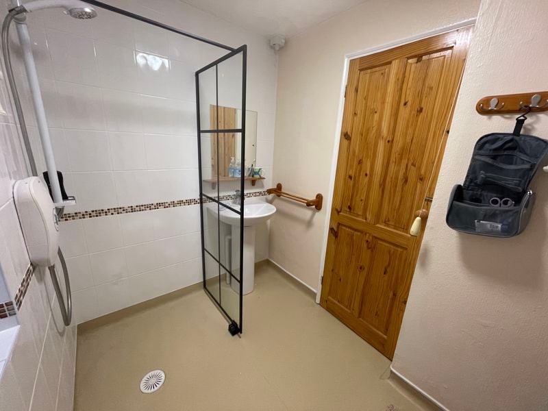 Flat Loveys Road in Arun