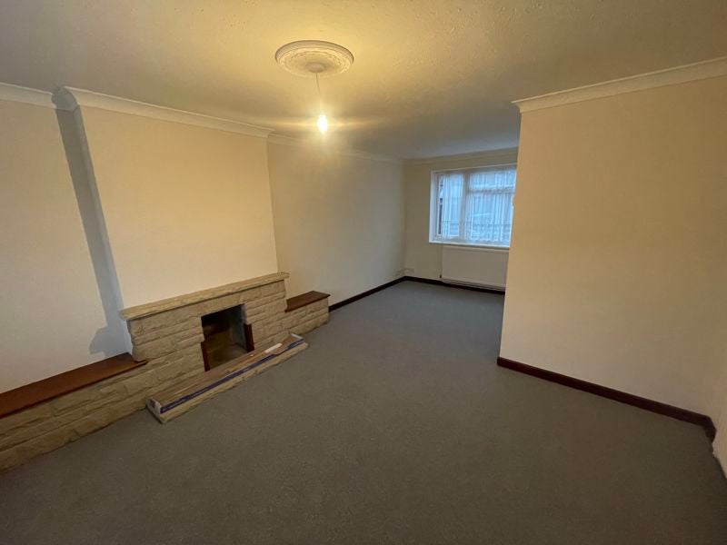 Flat Loveys Road in Arun