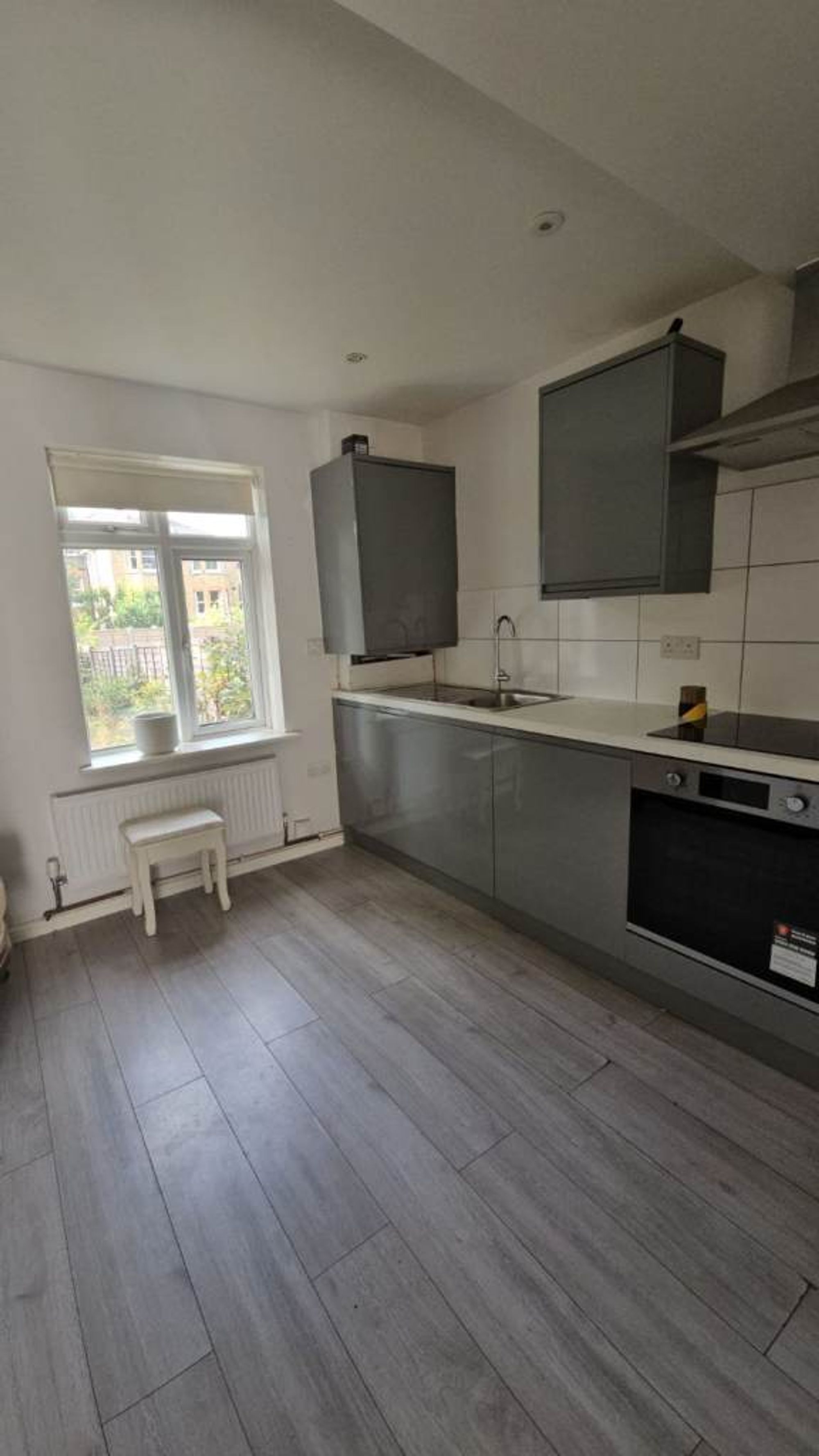 Flat Montrell Road in Greater London