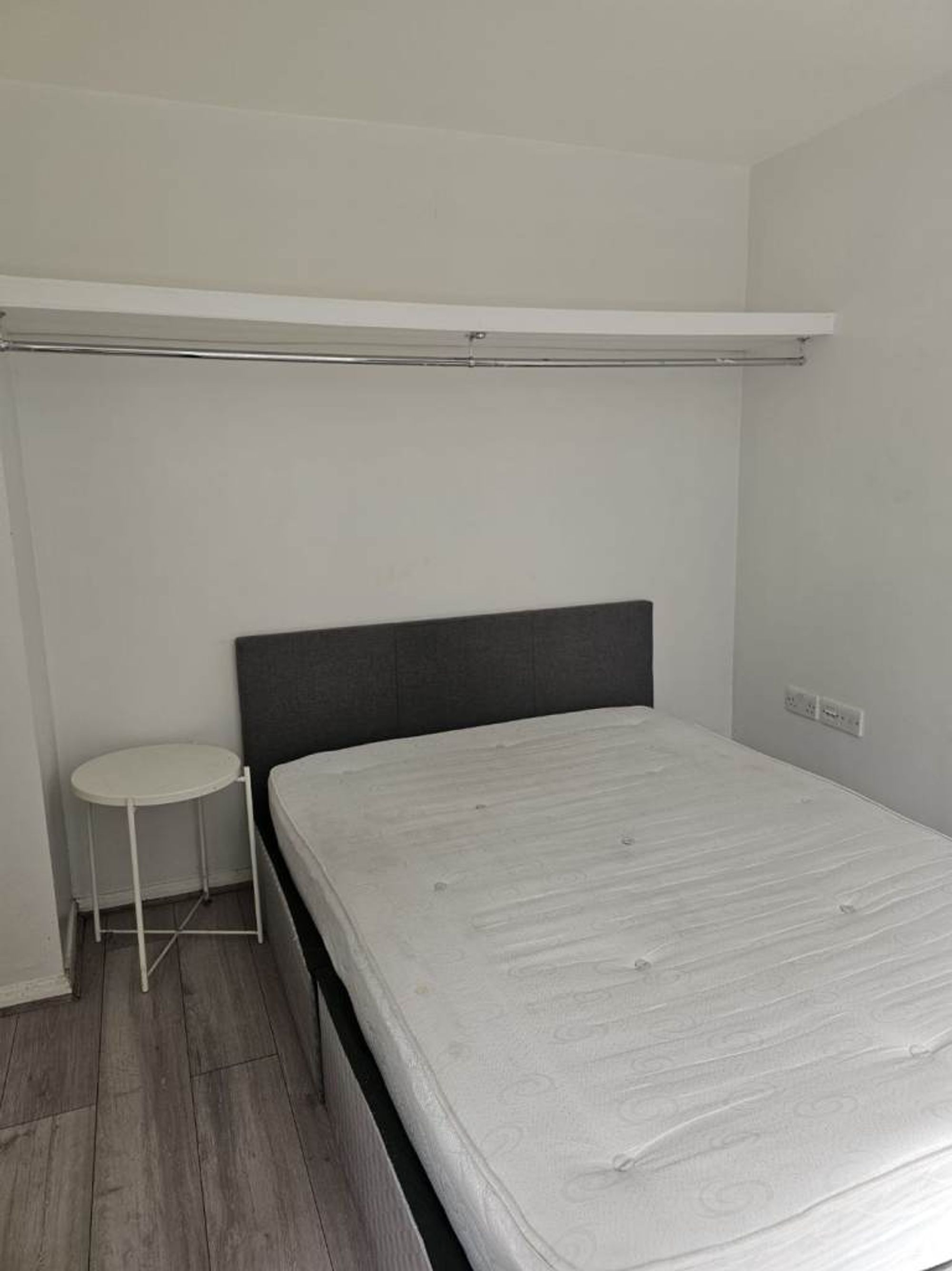 Flat Montrell Road in Greater London