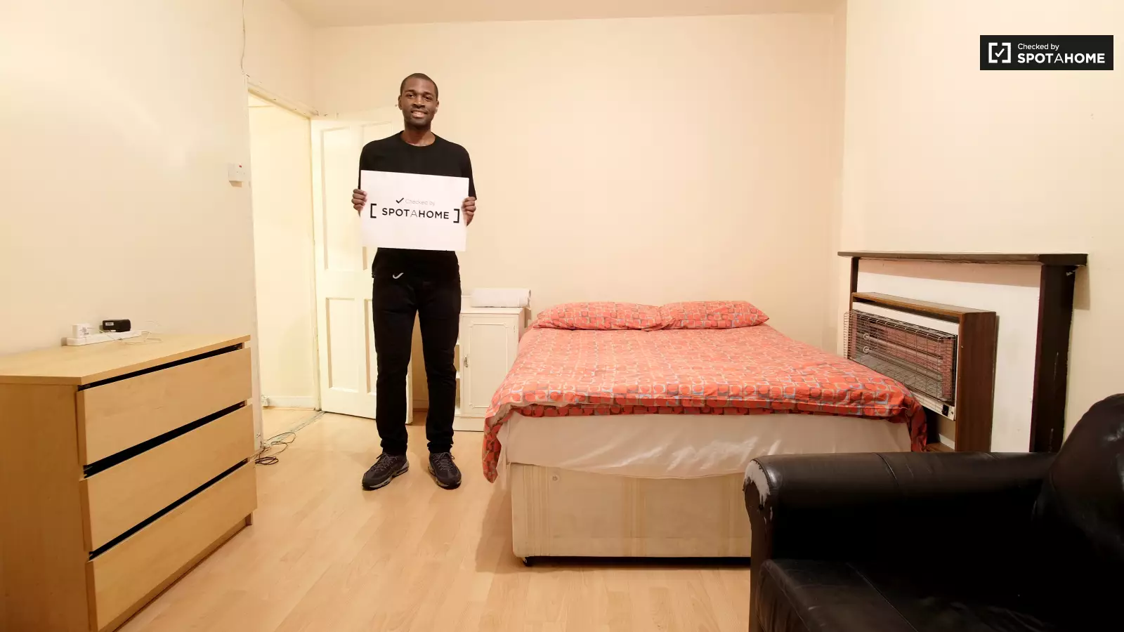 Flat Spelman Street in Greater London