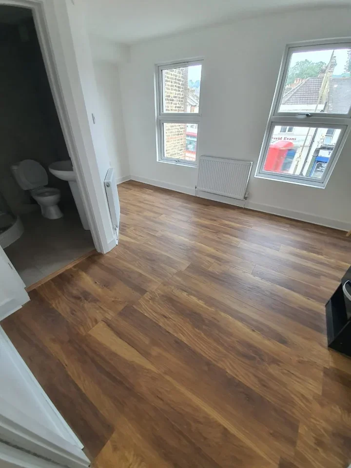 Room Plumstead Common Road in Greater London