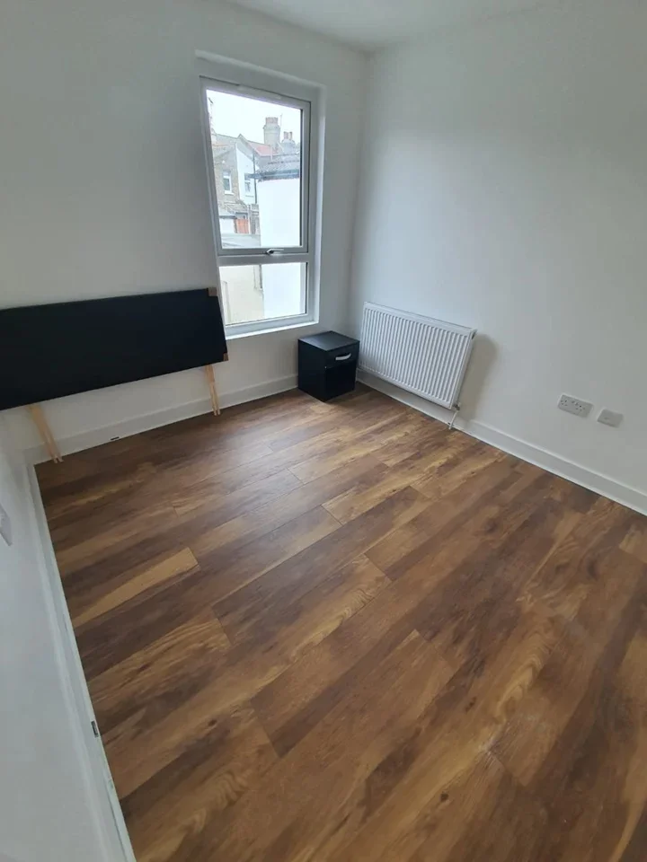 Room Plumstead Common Road in Greater London