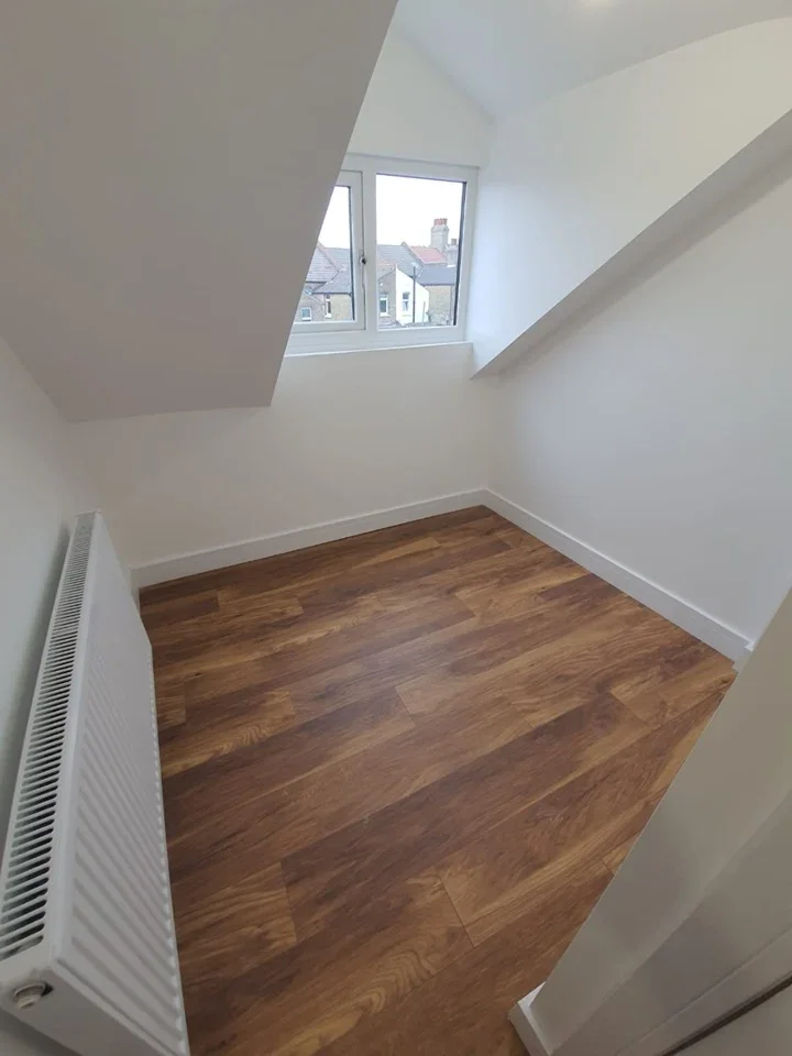 Room Plumstead Common Road in Greater London