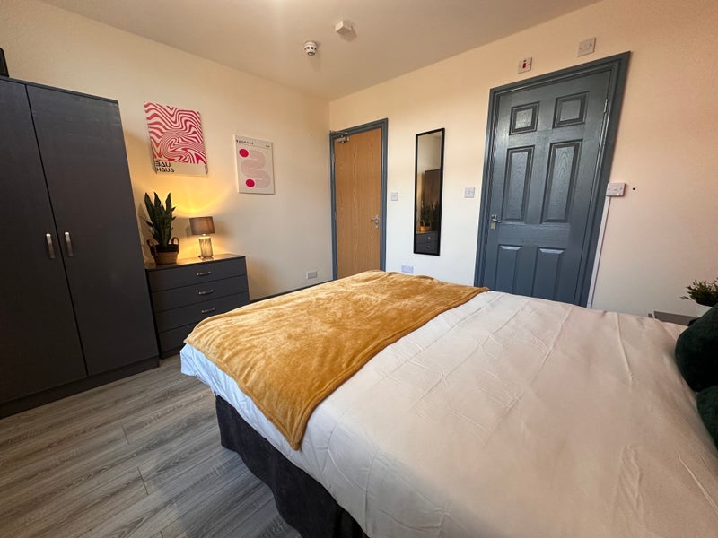 Room Back Gilnow Road in Bolton