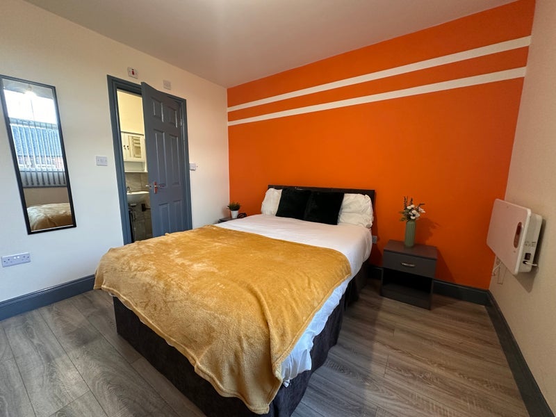 Room Back Gilnow Road in Bolton