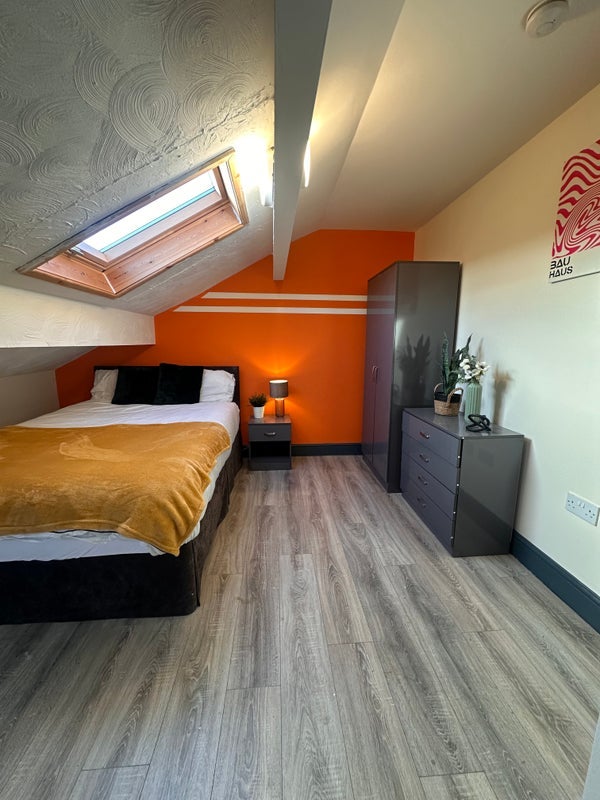 Room Back Gilnow Road in Bolton