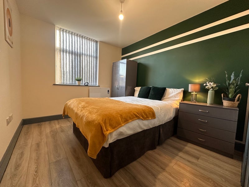 Room Back Gilnow Road in Bolton