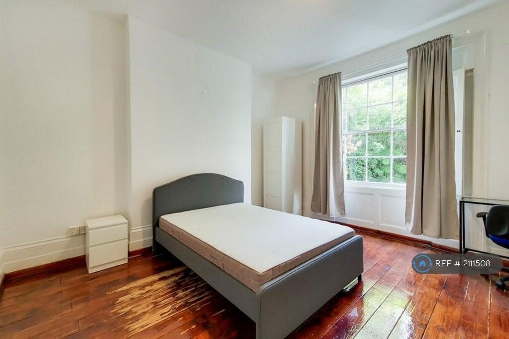 Flat Caledonian Road in Greater London