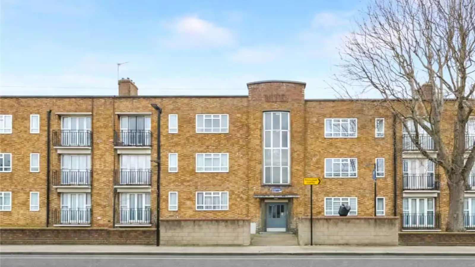 Flat Station Crescent in Greater London