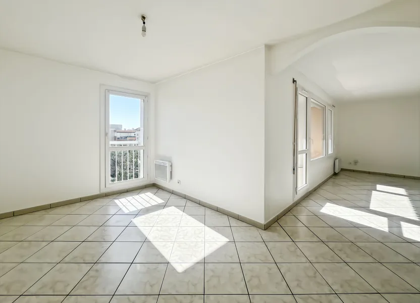 Flat Rue Challemel-Lacour in Lyon