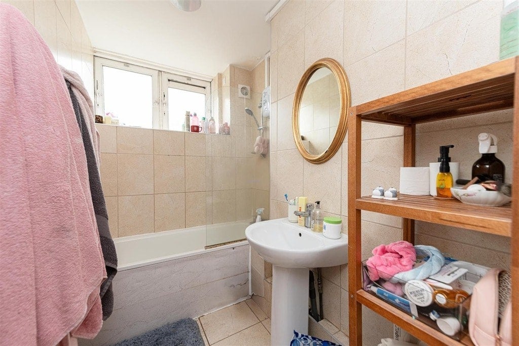 Flat Walter Terrace in Greater London