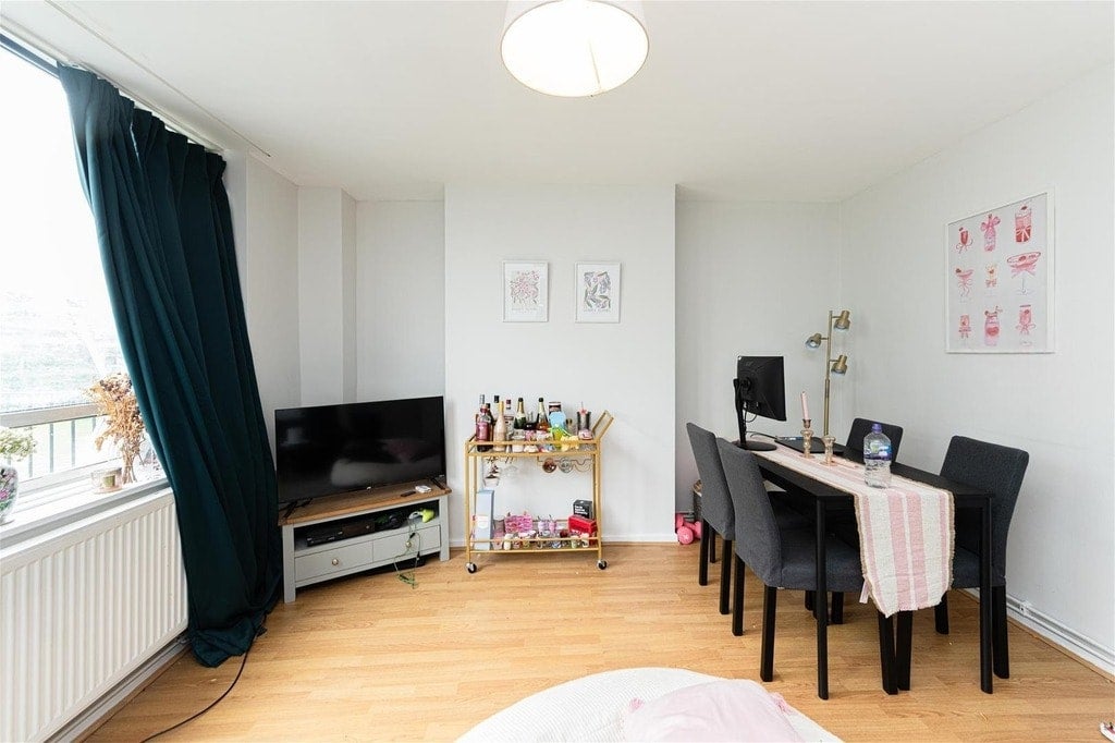 Flat Walter Terrace in Greater London