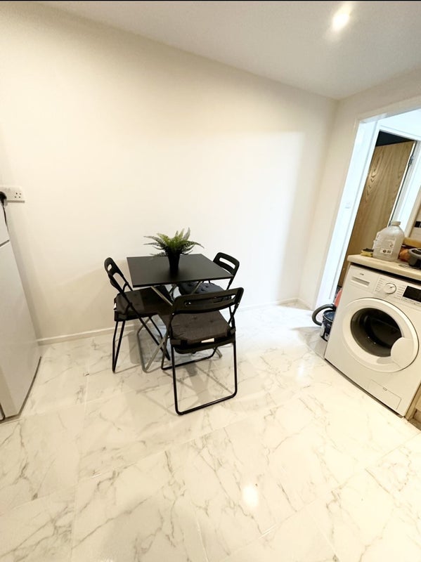 Room Pettacre Close in Greater London