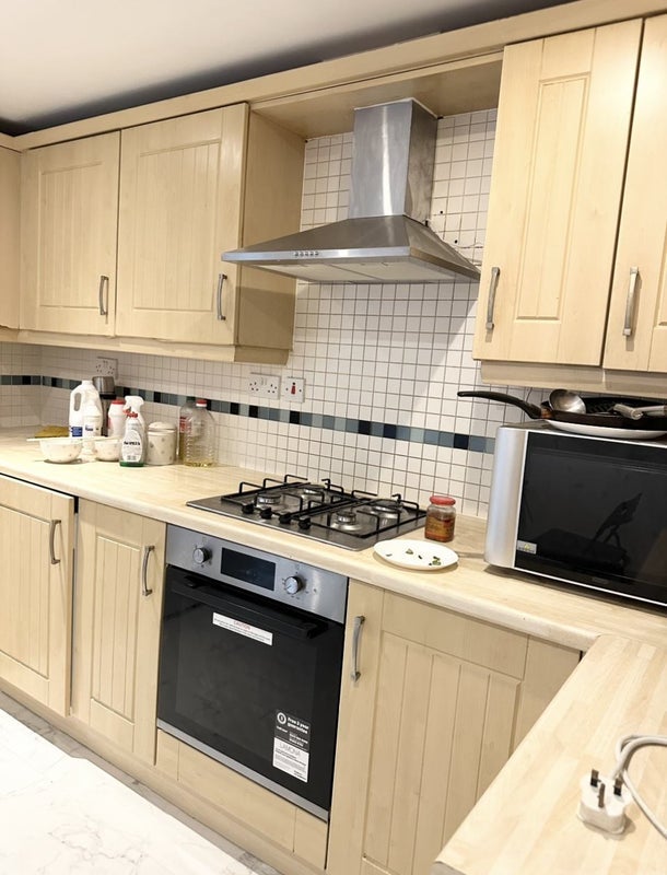 Room Pettacre Close in Greater London