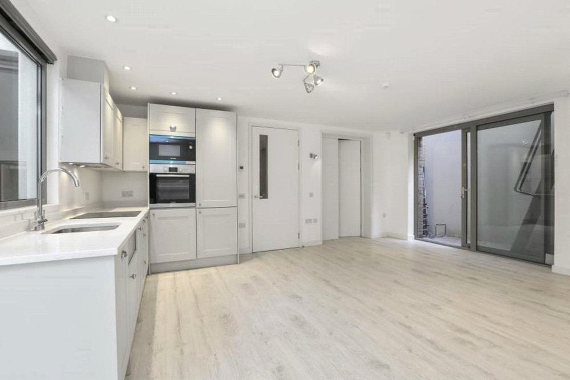 Flat Mill Lane in Greater London