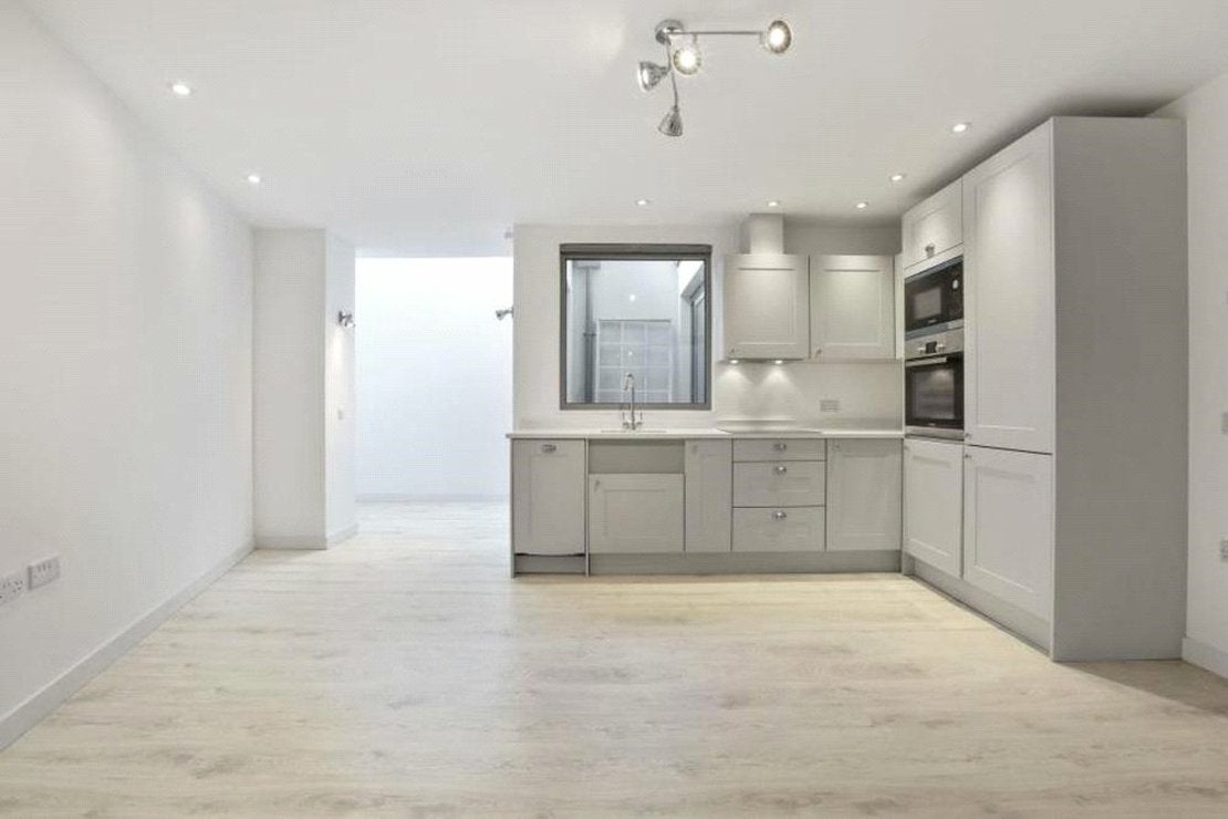 Flat Mill Lane in Greater London