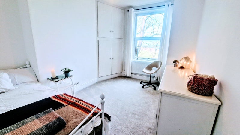 Room Westover Road in Leeds