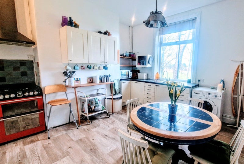 Room Westover Road in Leeds