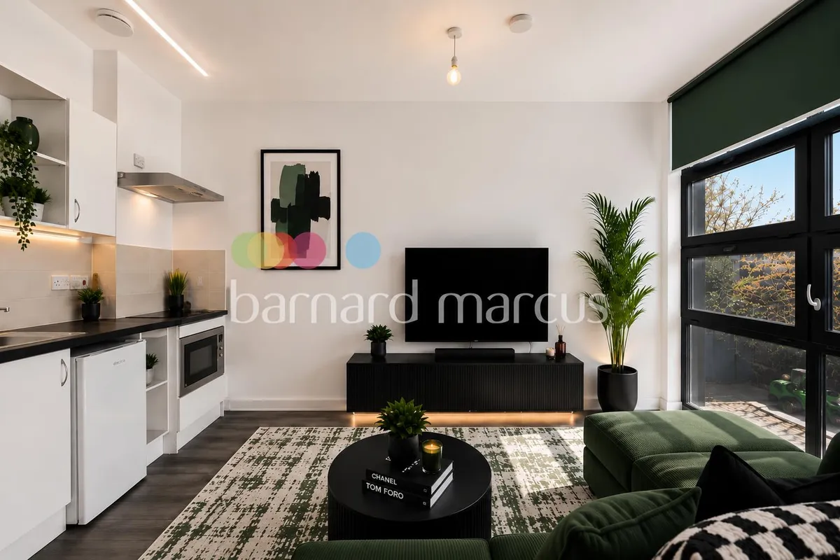 Flat Purley Way in Greater London