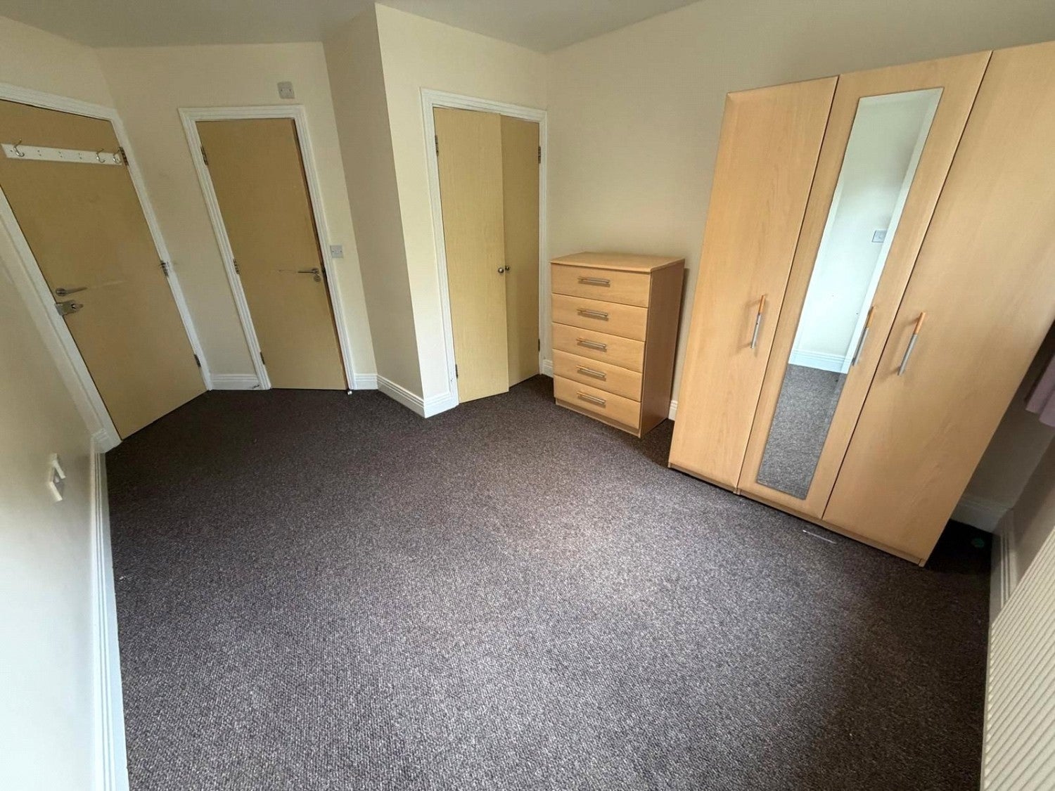 Flat Meridian Close in Greater London