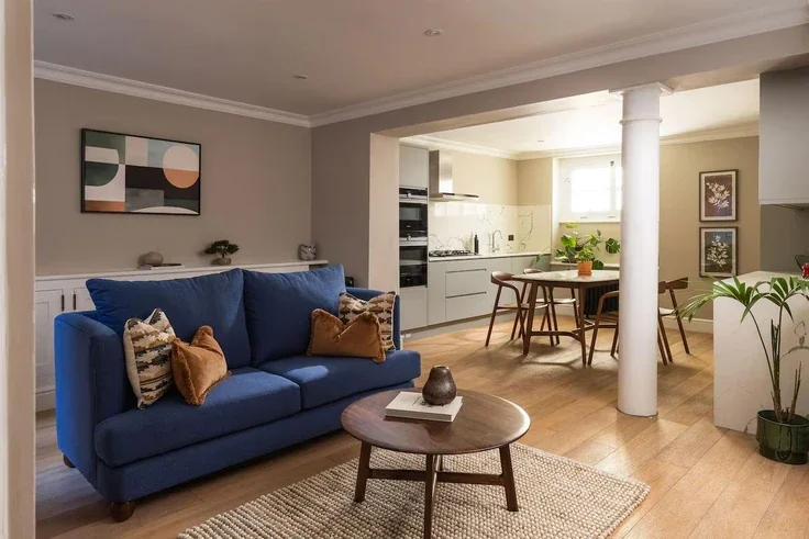 Flat Holland Place in Greater London