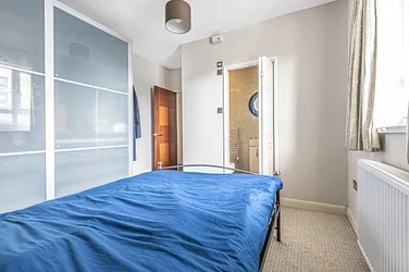 Flat Austin Road in Greater London