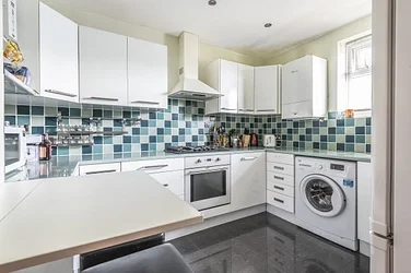 Flat Austin Road in Greater London