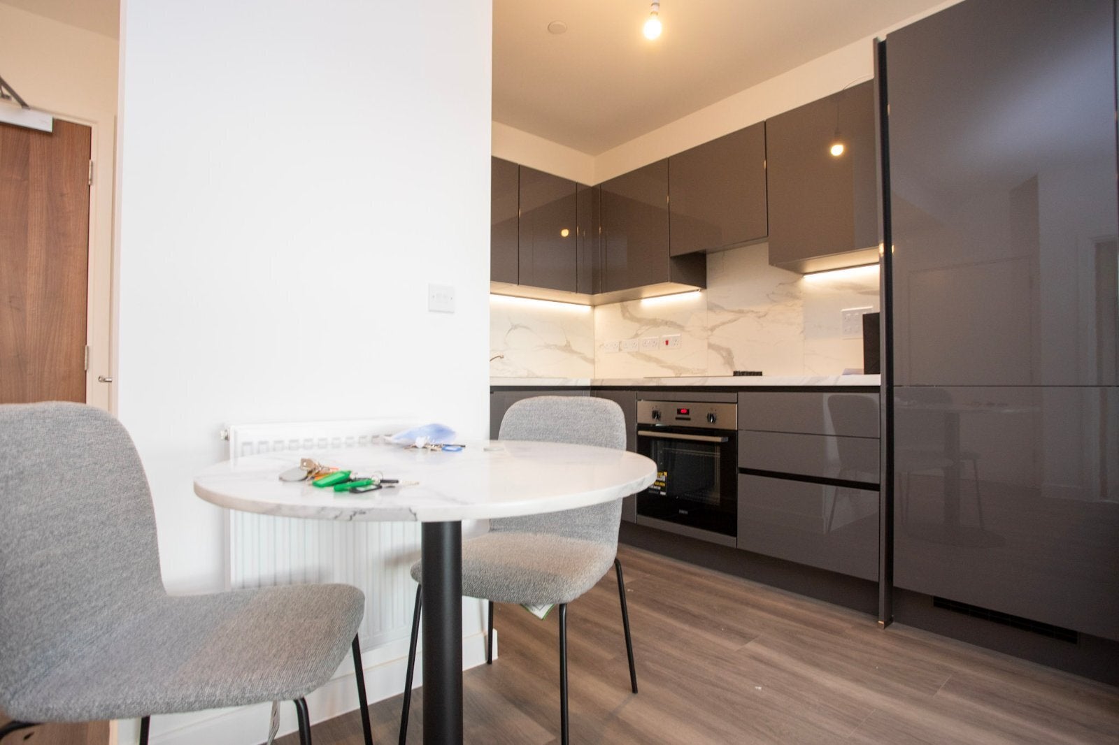 Flat Ilderton Road in Greater London