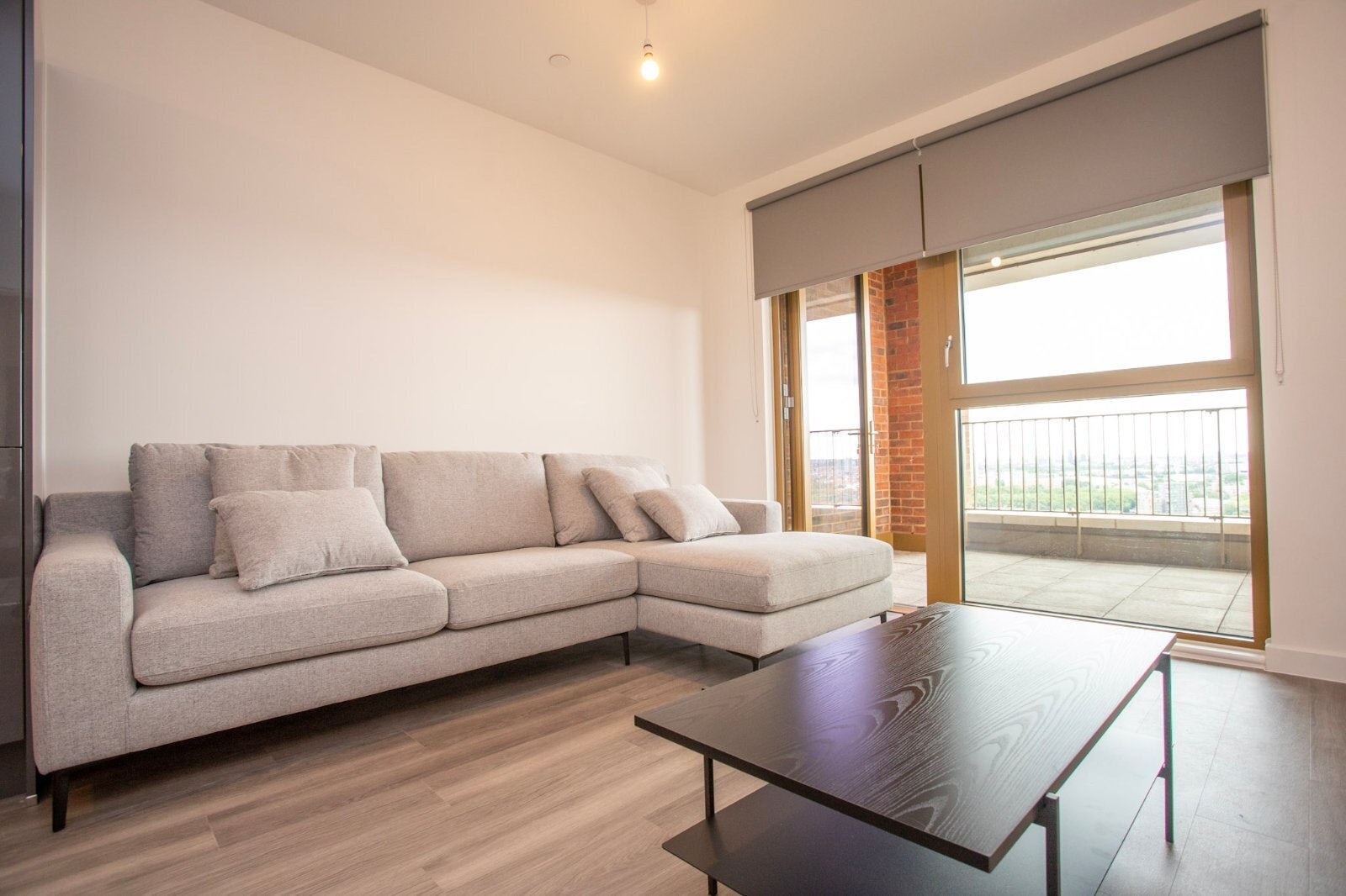 Flat Ilderton Road in Greater London
