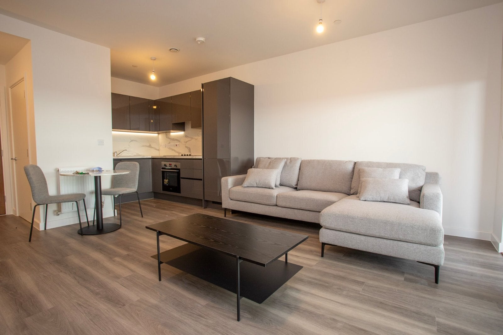 Flat Ilderton Road in Greater London
