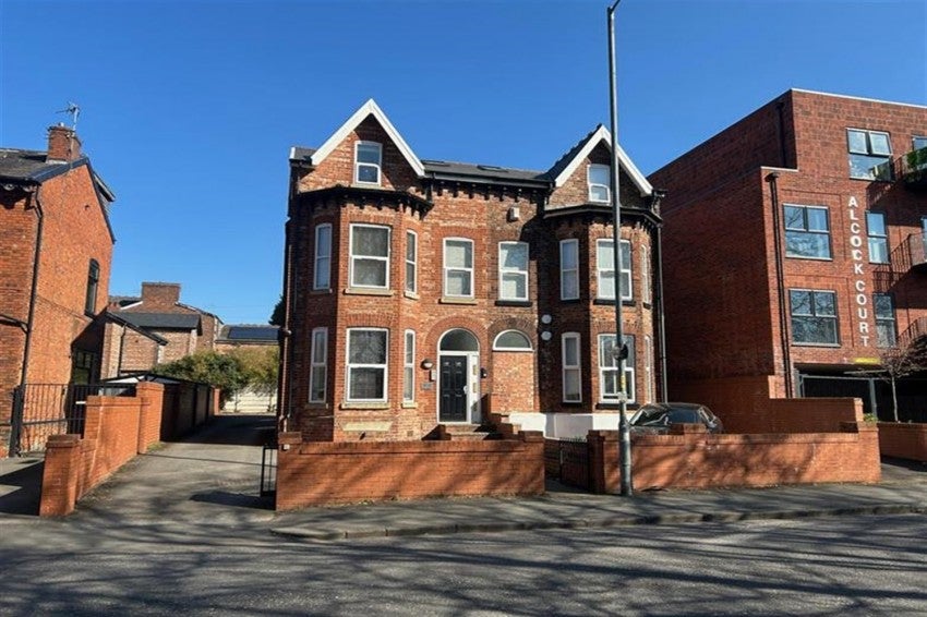 Flat Mauldeth Road in Manchester