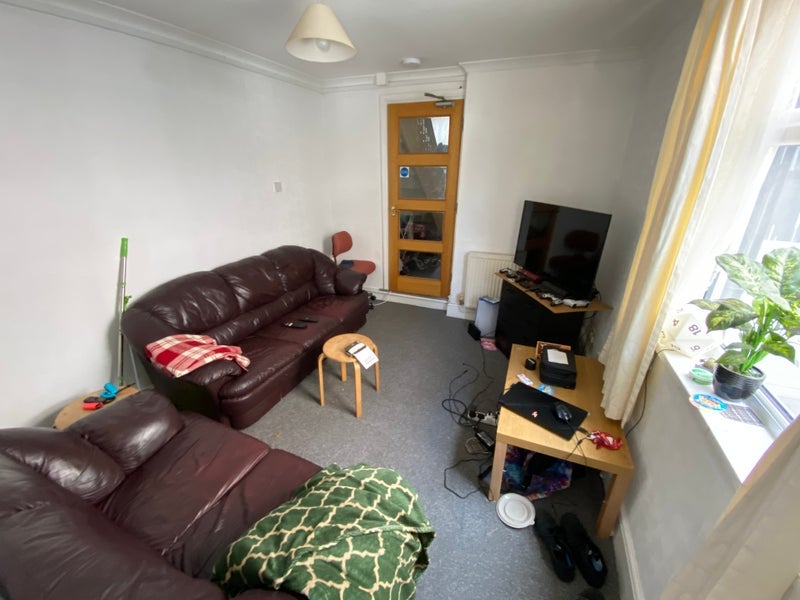 Room Tewkesbury Place in Cardiff