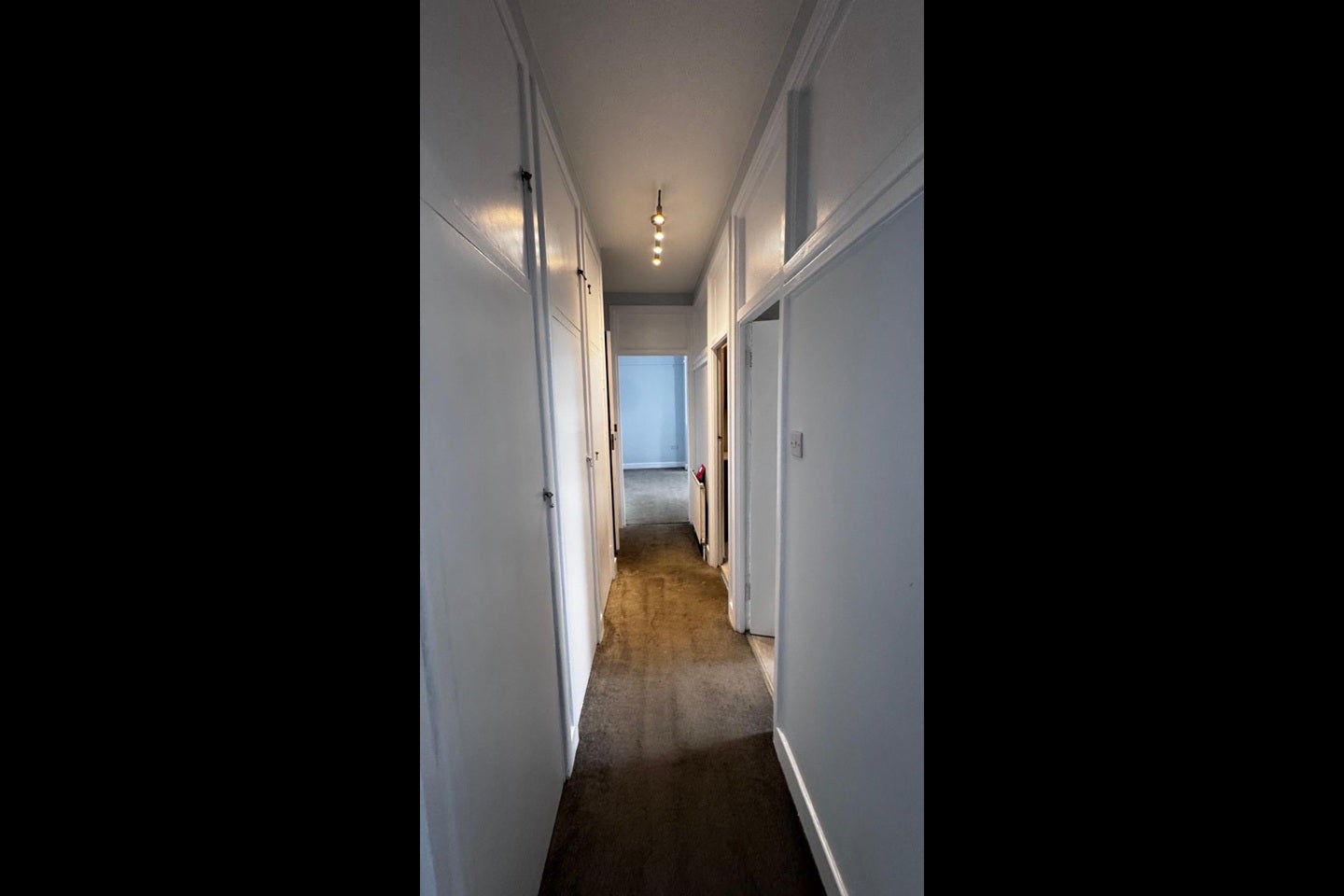 Flat Christchurch Avenue in Greater London
