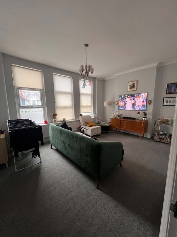 Room Priory Road in Greater London