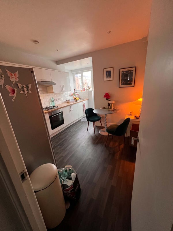 Room Priory Road in Greater London